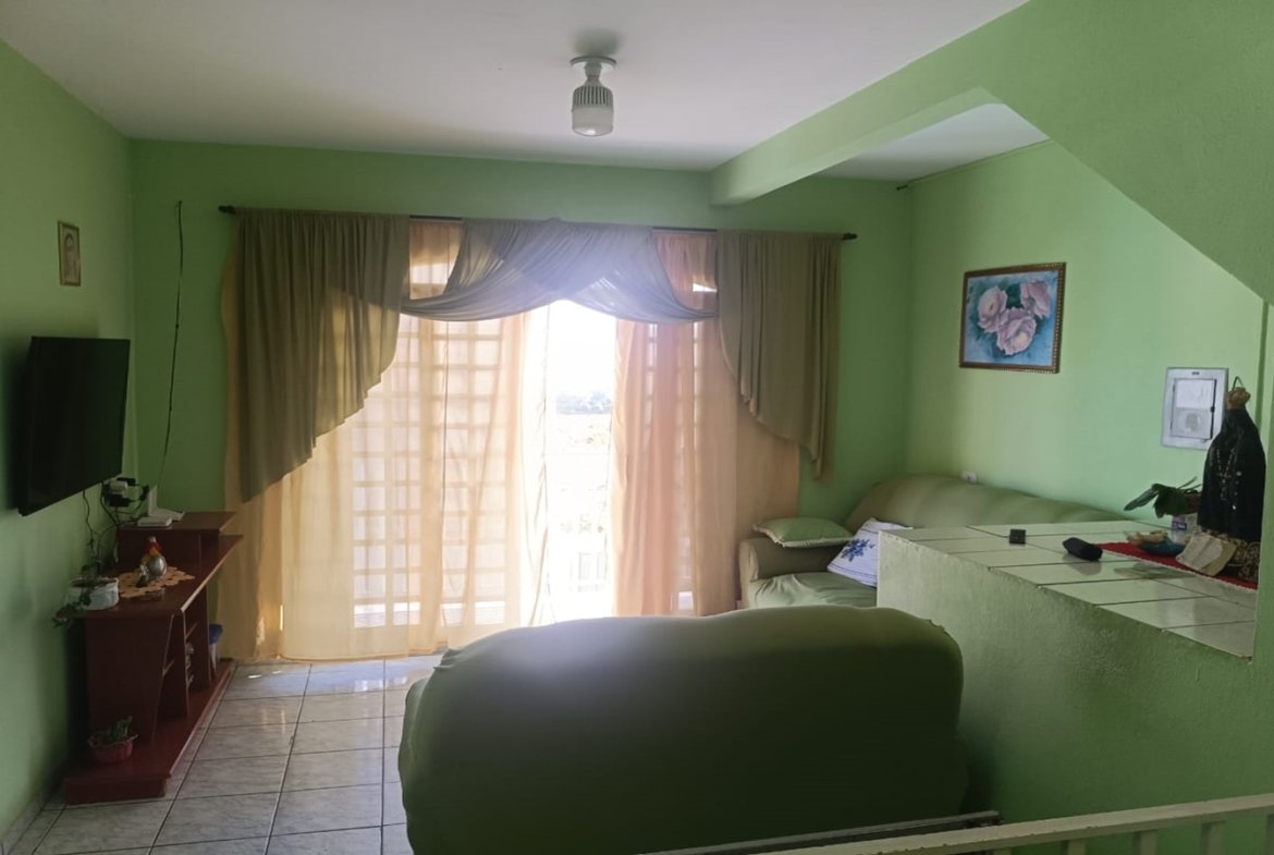 Casa de esquina com 2 garagens independentes e 300m² de construção a venda em Cambui MG