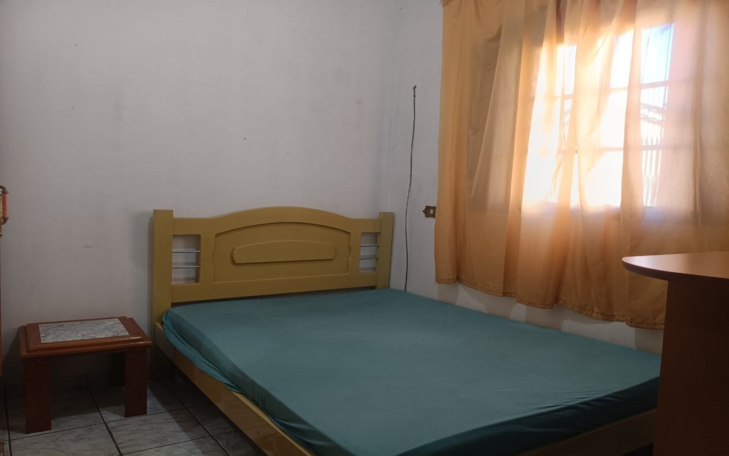 Casa de esquina com 2 garagens independentes e 300m² de construção a venda em Cambui MG