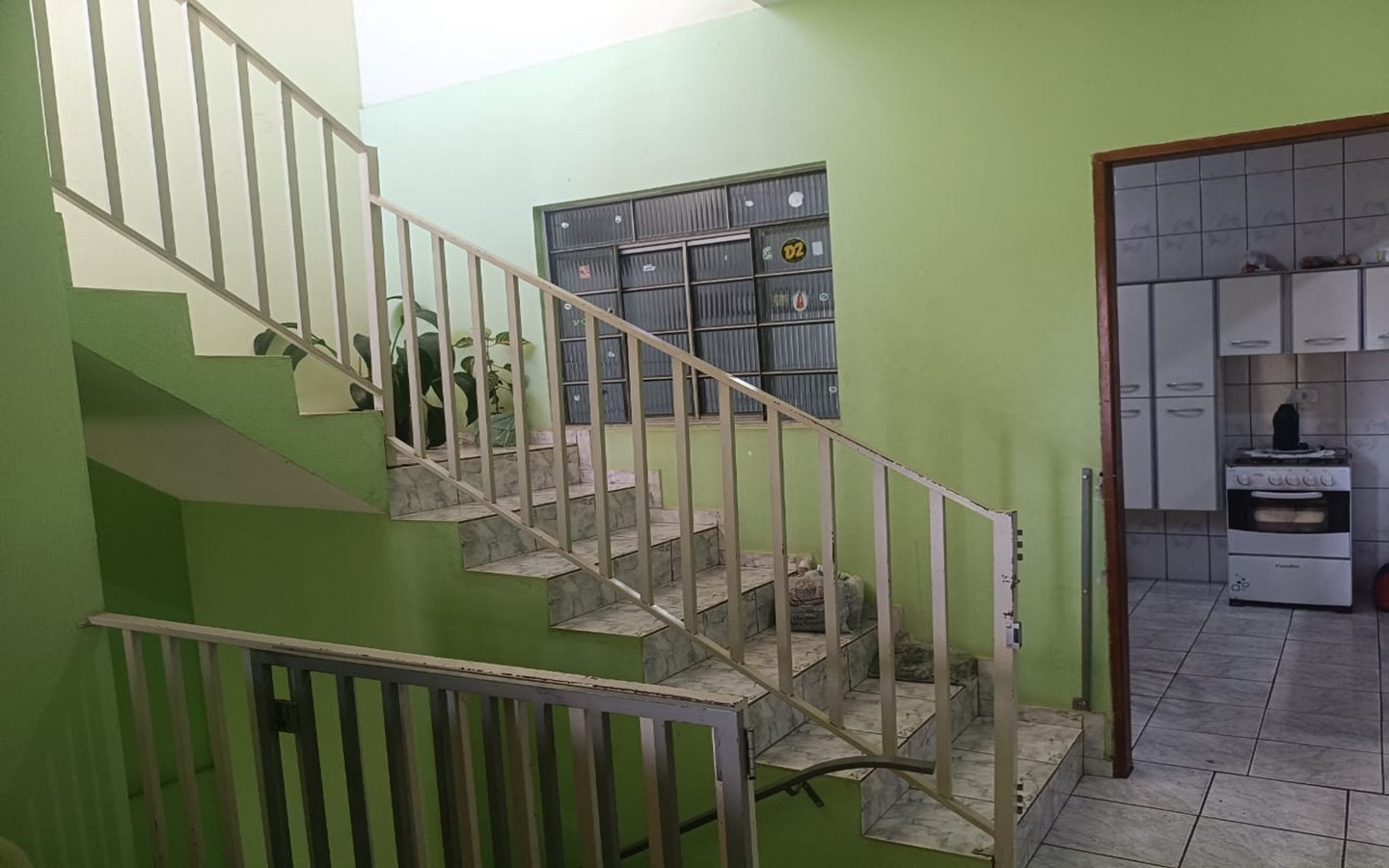Casa de esquina com 2 garagens independentes e 300m² de construção a venda em Cambui MG