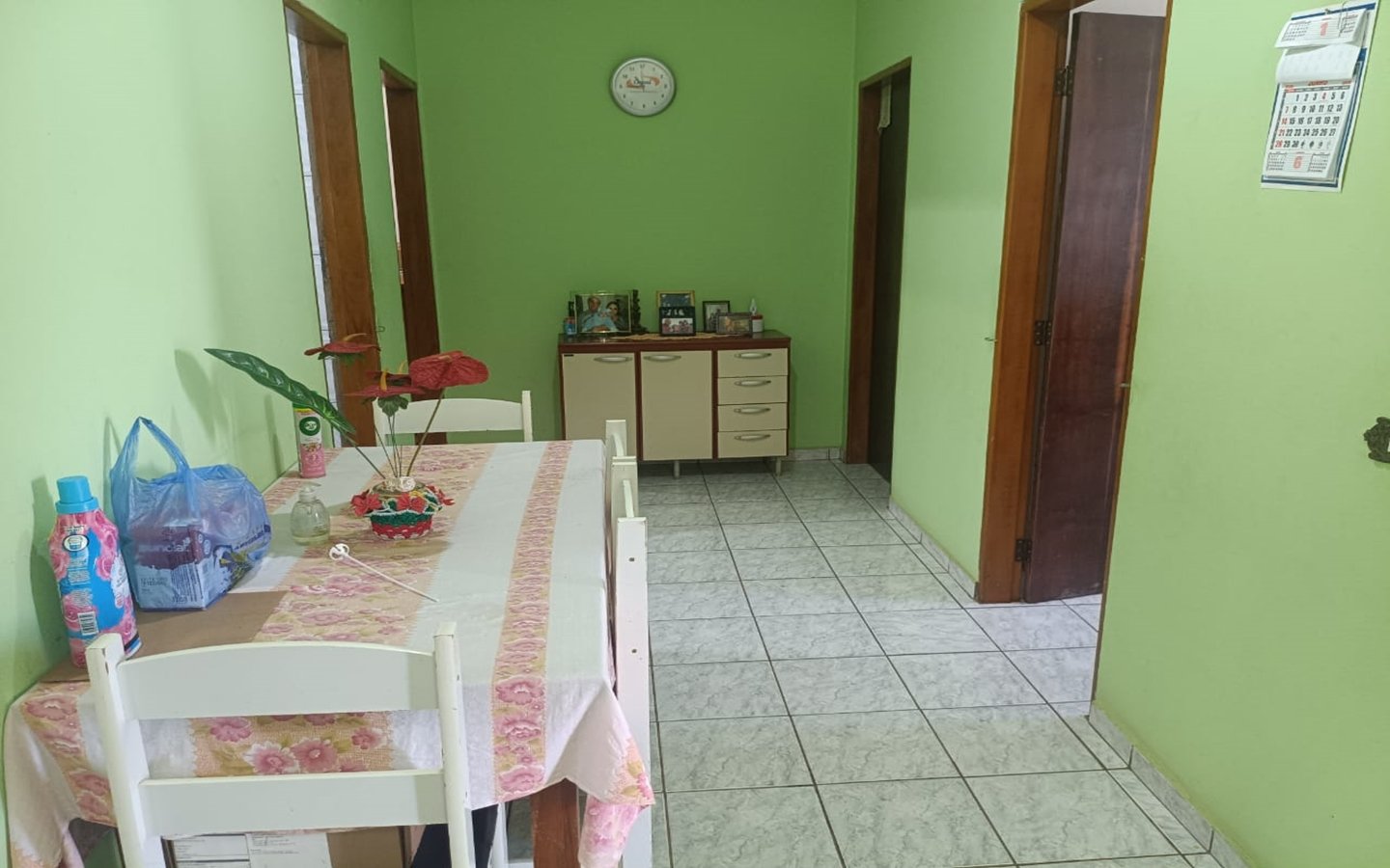 Casa de esquina com 2 garagens independentes e 300m² de construção a venda em Cambui MG