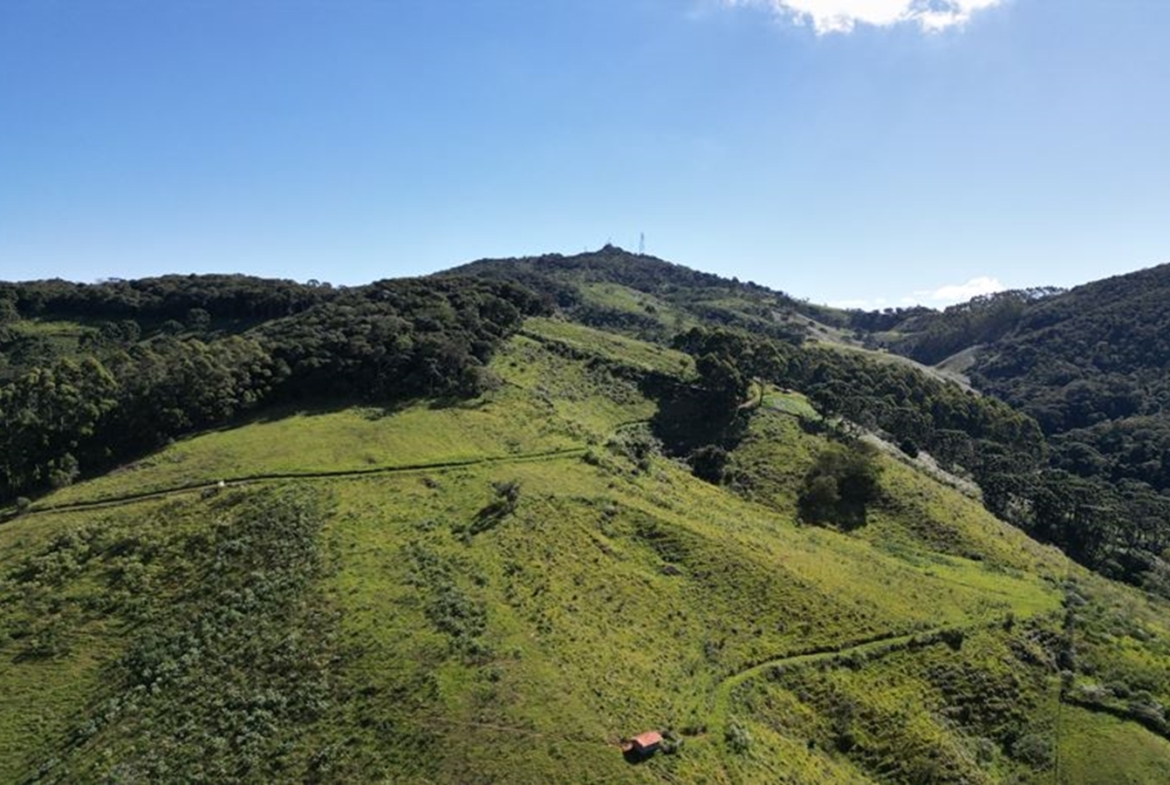 Excelente Terreno a 5 km da Pedra São Domingos a Venda em Paraisópolis MG