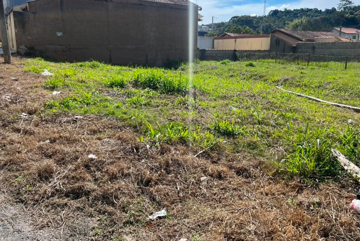 Lote Plano e de Esquina em Excelente Localização À Venda em Cambuí MG