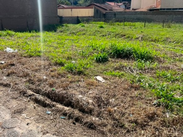 Lote Plano e de Esquina em Excelente Localização À Venda em Cambuí MG