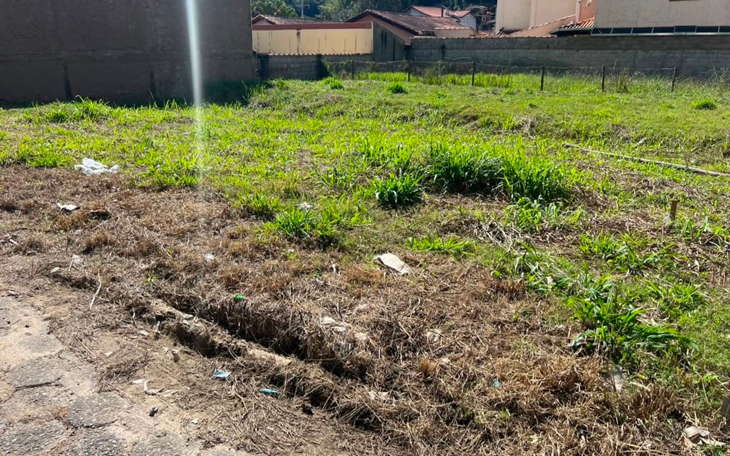 Lote Plano e de Esquina em Excelente Localização À Venda em Cambuí MG