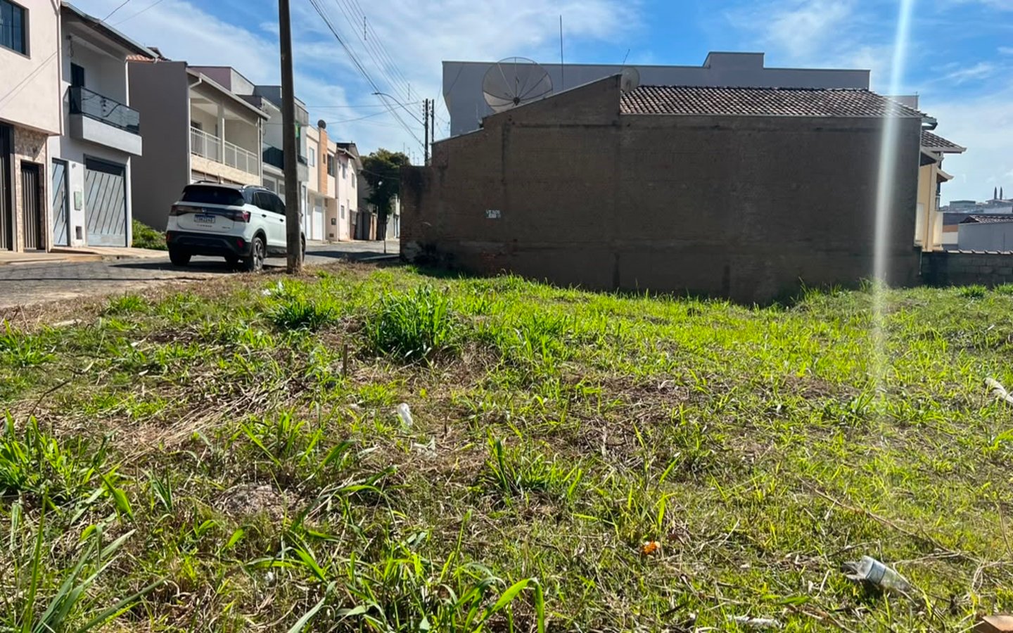 Lote Plano e de Esquina em Excelente Localização À Venda em Cambuí MG