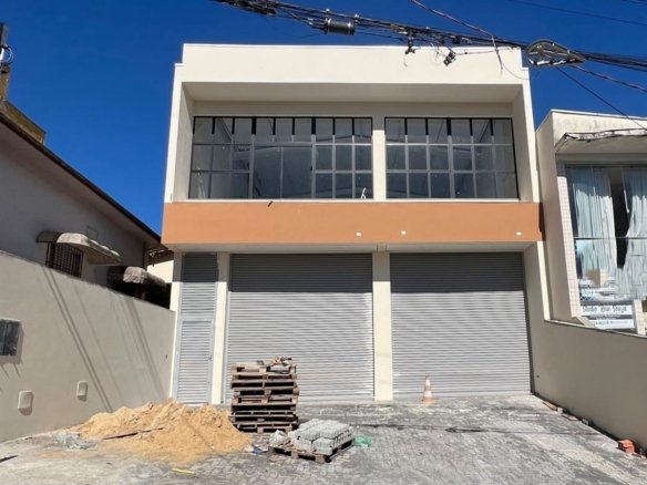 PONTO COMERCIAL NO CENTRO – 1.000 m² | AVENIDA PRINCIPAL