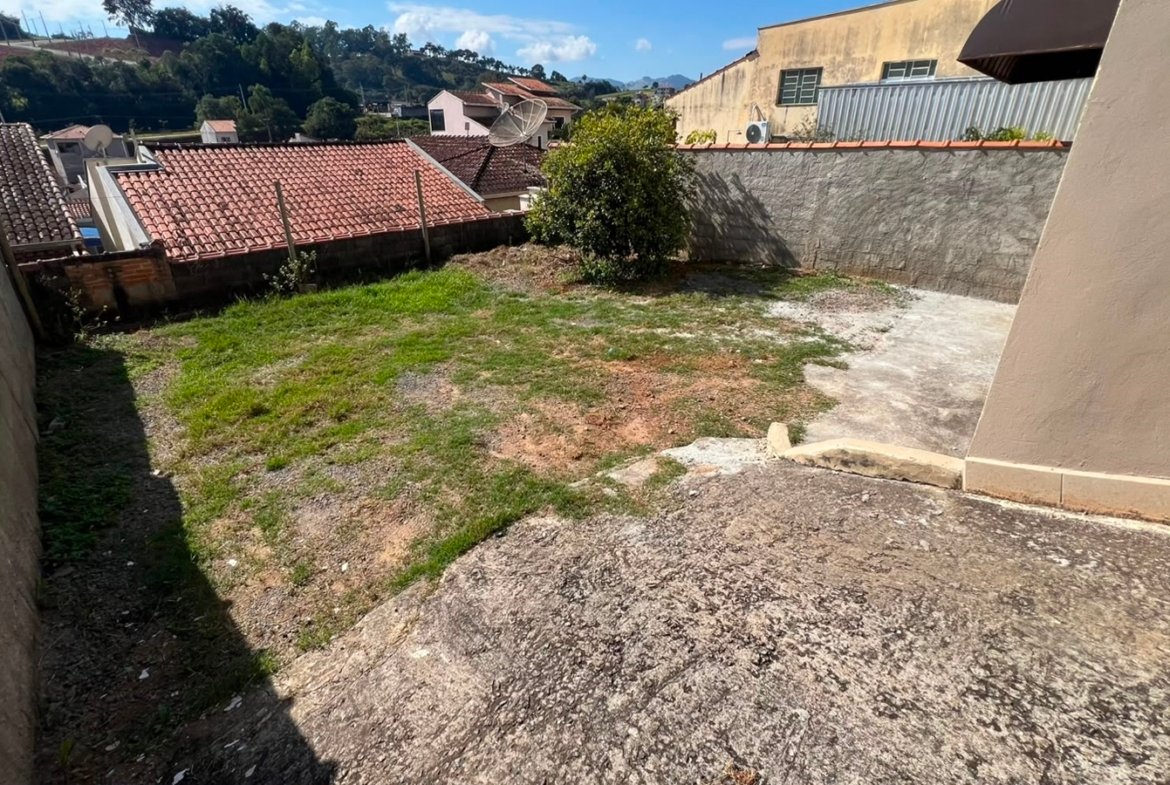 Salão comercial com 200m ² e Estacionamento Para Locação em Cambuí MG