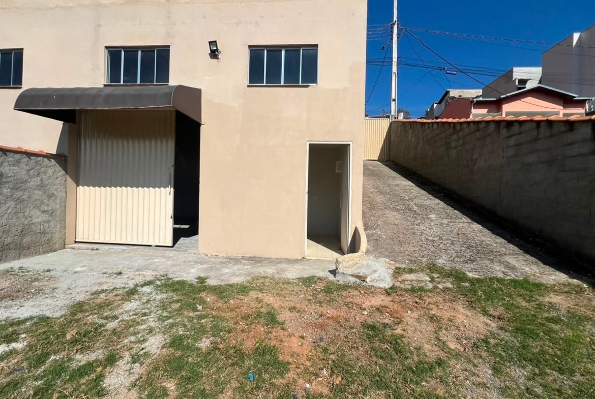 Salão comercial com 200m ² e Estacionamento Para Locação em Cambuí MG