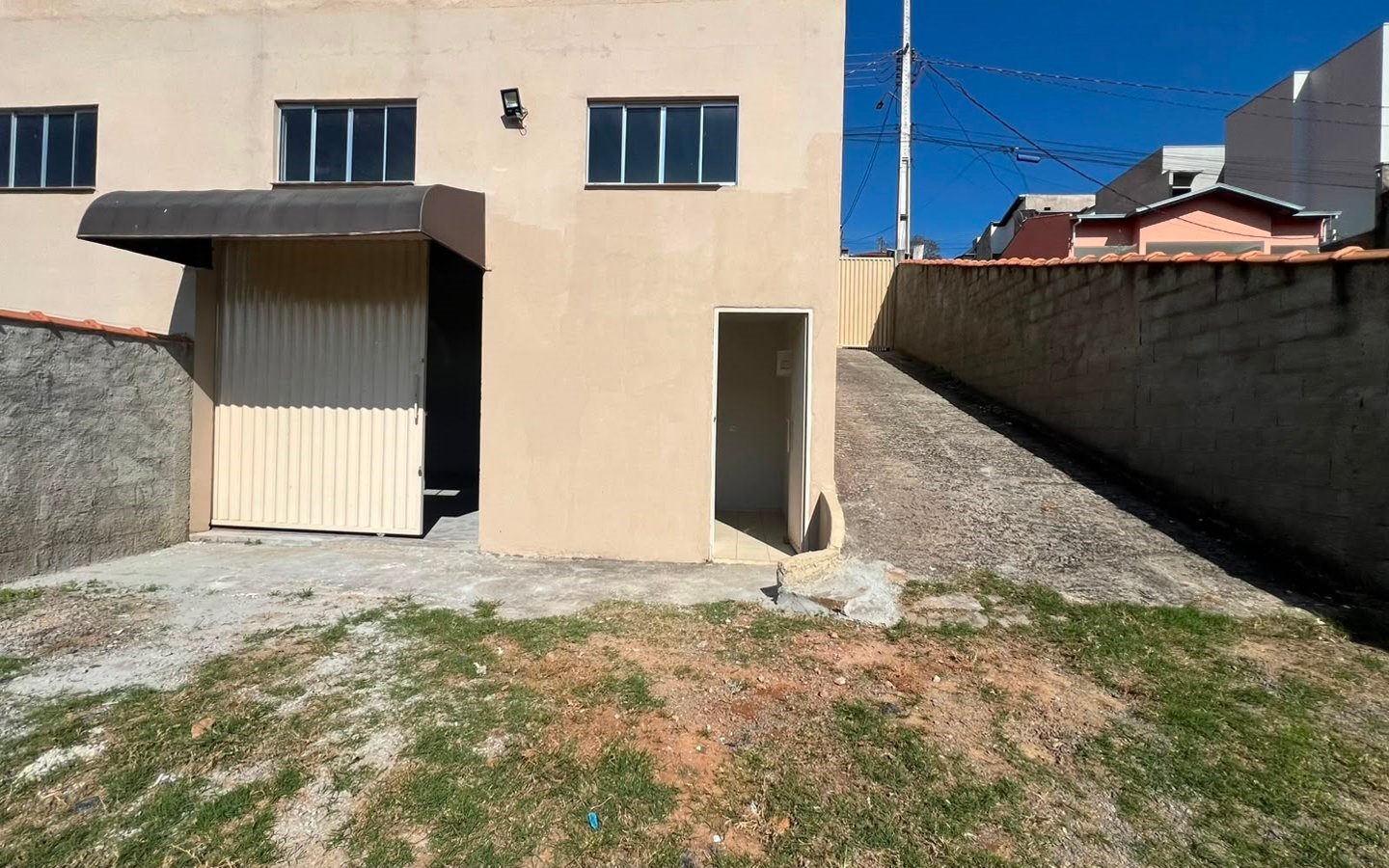 Salão comercial com 200m ² e Estacionamento Para Locação em Cambuí MG cod2499 (13) Salão comercial com 200m ² e Estacionamento Para Locação em Cambuí MG