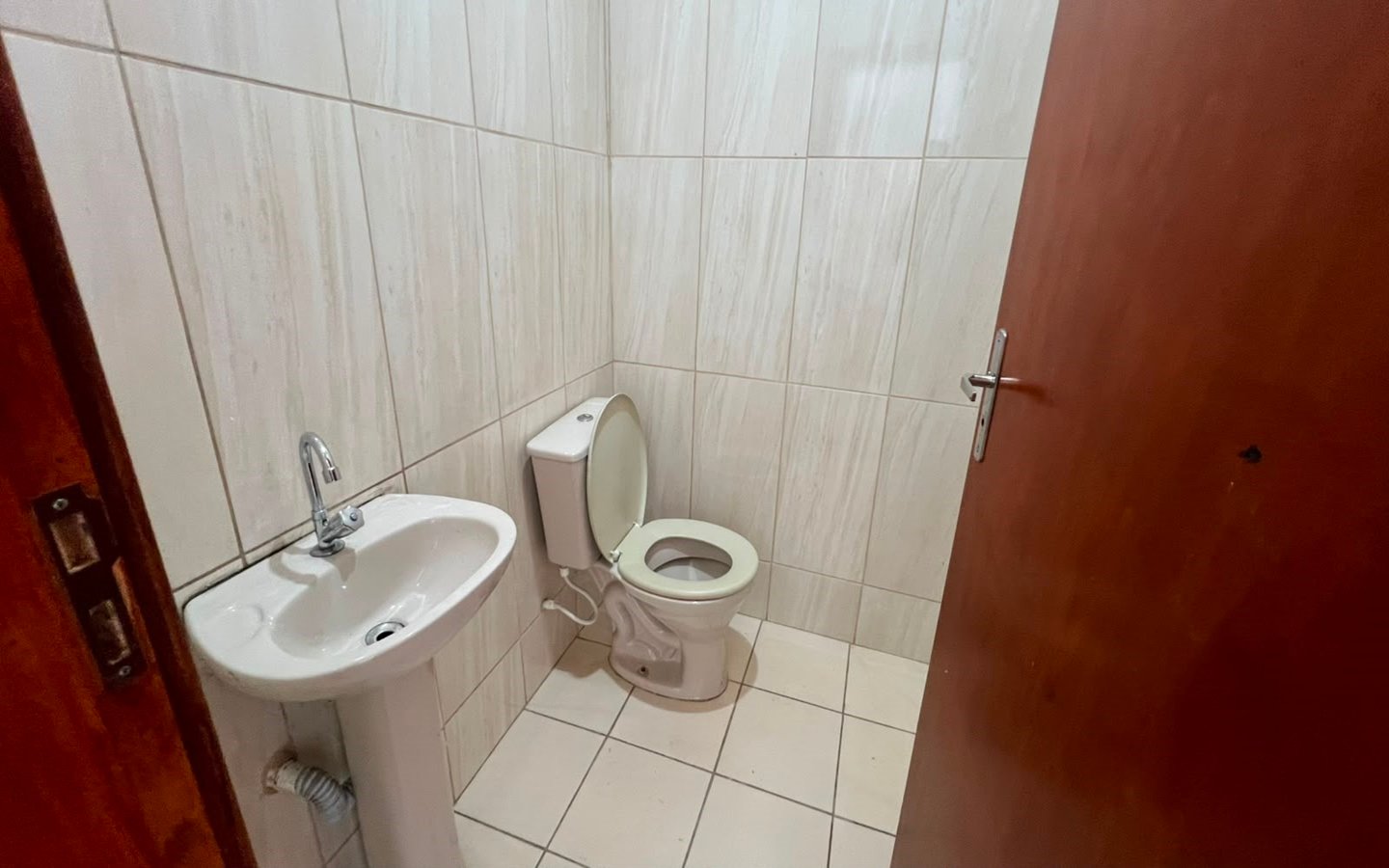 Salão comercial com 200m ² e Estacionamento Para Locação em Cambuí MG cod2499 (2) Salão comercial com 200m ² e Estacionamento Para Locação em Cambuí MG