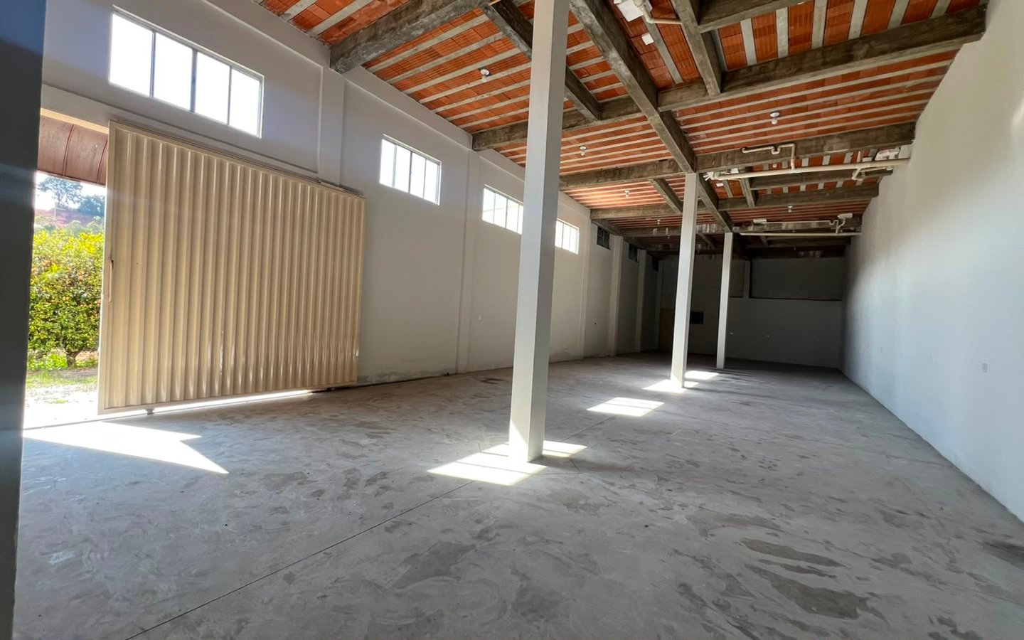 Salão comercial com 200m ² e Estacionamento Para Locação em Cambuí MG cod2499 (4) Salão comercial com 200m ² e Estacionamento Para Locação em Cambuí MG