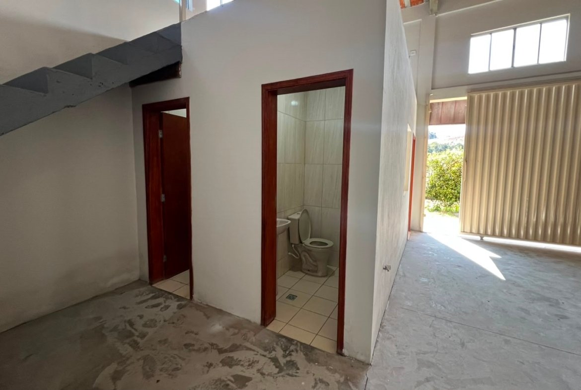 Salão comercial com 200m ² e Estacionamento Para Locação em Cambuí MG