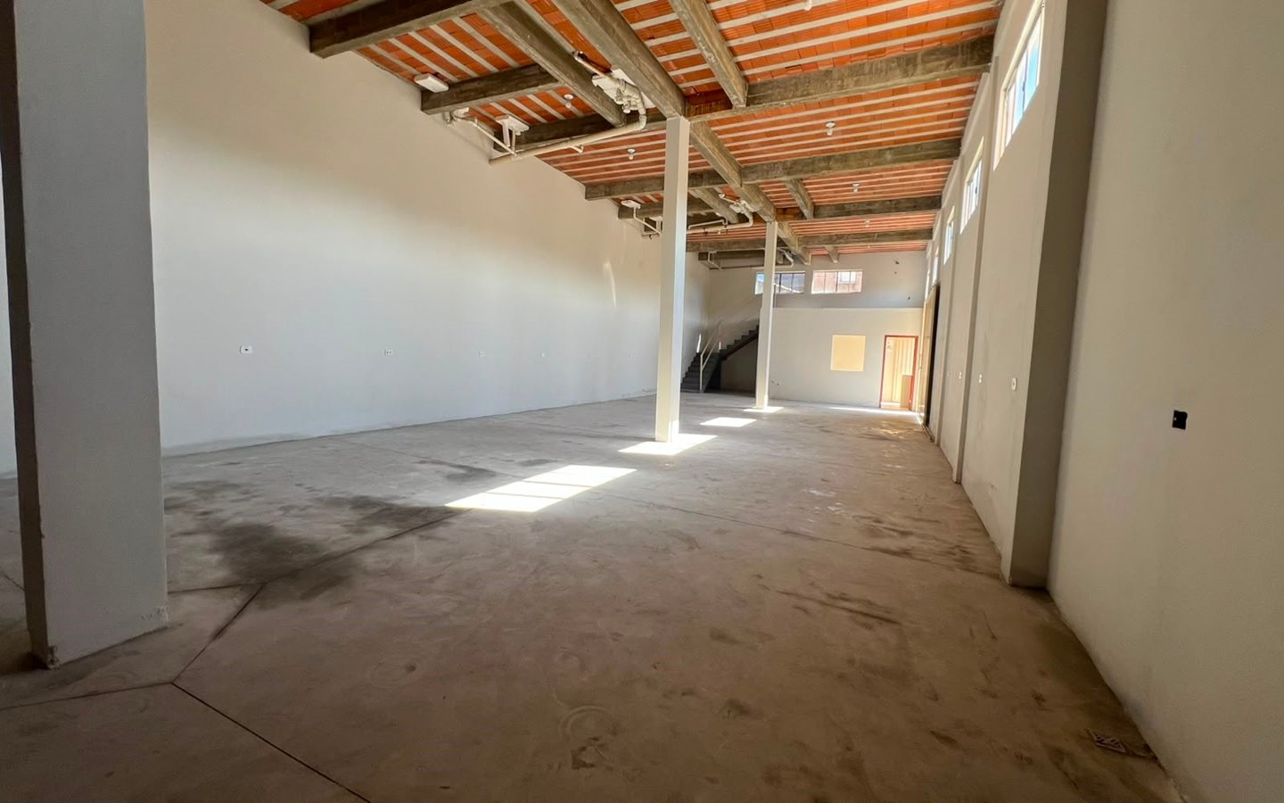 Salão comercial com 200m ² e Estacionamento Para Locação em Cambuí MG cod2499 (6) Salão comercial com 200m ² e Estacionamento Para Locação em Cambuí MG