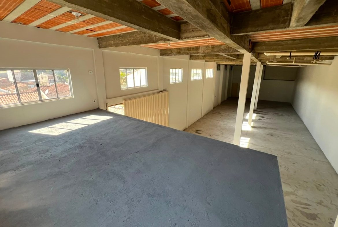 Salão comercial com 200m ² e Estacionamento Para Locação em Cambuí MG