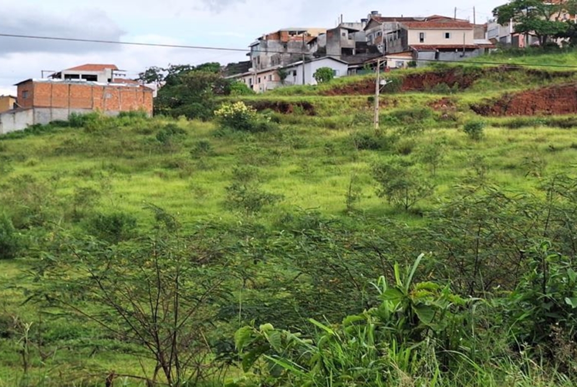Terreno Urbano com 2.400m² a Venda em Cambuí MG