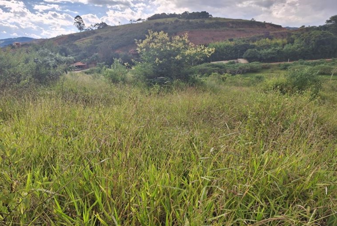 Terreno Urbano com 2.400m² a Venda em Cambuí MG