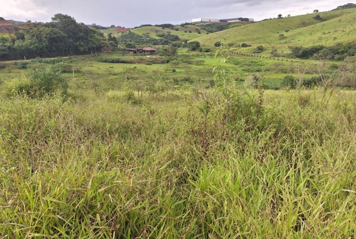 Terreno Urbano com 2.400m² a Venda em Cambuí MG