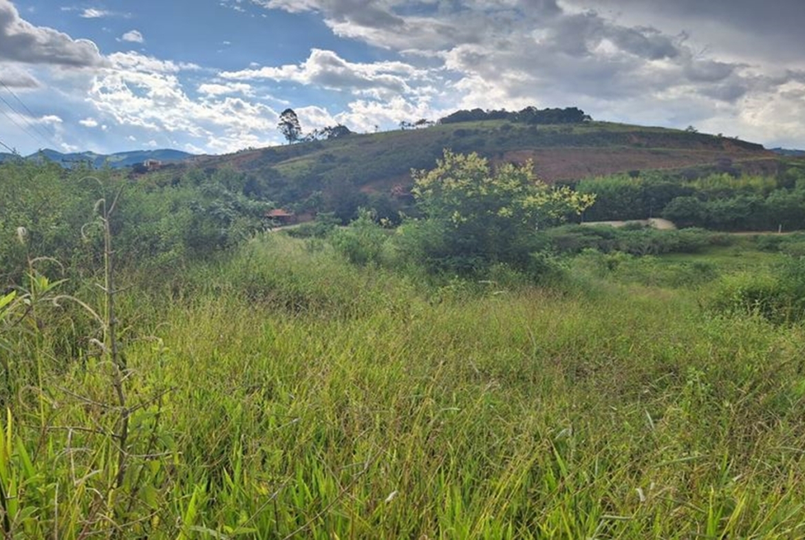 Terreno Urbano com 2.400m² a Venda em Cambuí MG