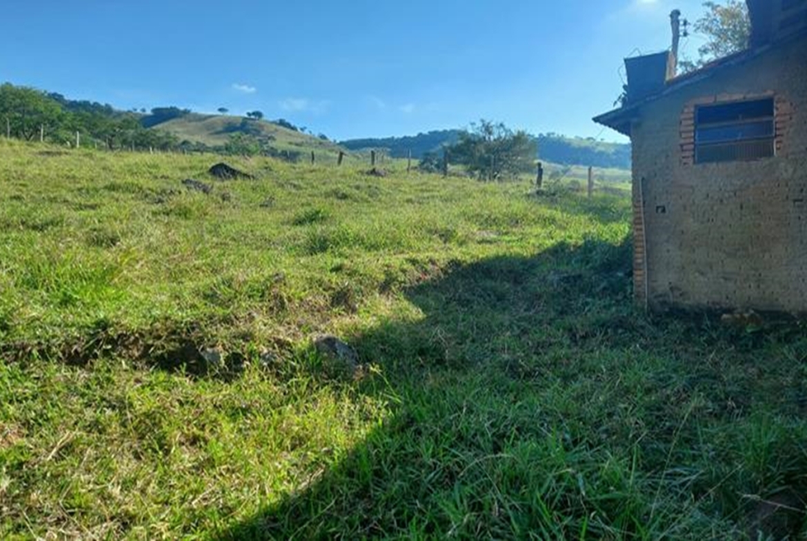 Terreno a 2km da Cachoeira com 2000 m² a Venda em Cambuí MG