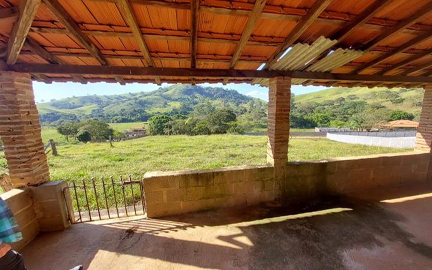 Terreno a 2km da Cachoeira com 2000 m² a Venda em Cambuí MG Cód. 1688 (12) Terreno a 2km da Cachoeira com 2000 m² a Venda em Cambuí MG