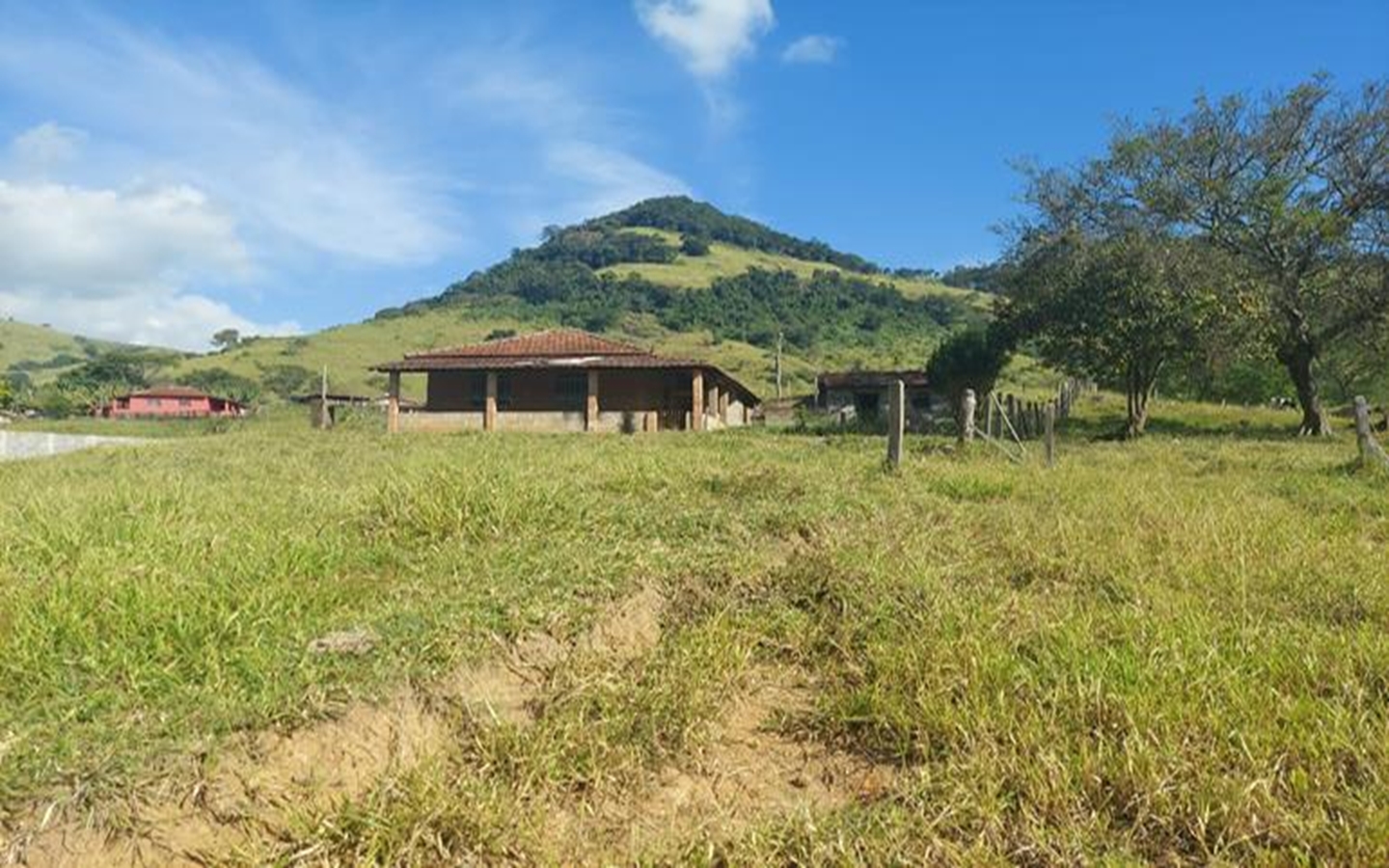 Terreno a 2km da Cachoeira com 2000 m² a Venda em Cambuí MG Cód. 1688 (2) Terreno a 2km da Cachoeira com 2000 m² a Venda em Cambuí MG