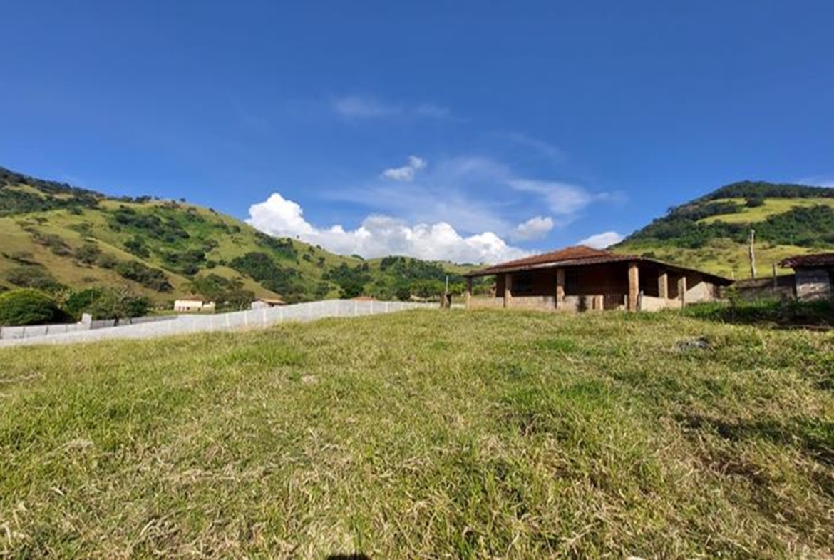 Terreno a 2km da Cachoeira com 2000 m² a Venda em Cambuí MG