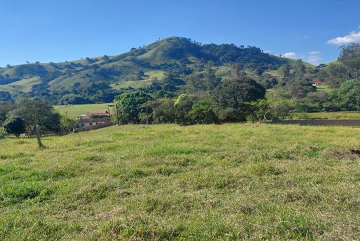 Terreno a 2km da Cachoeira com 2000 m² a Venda em Cambuí MG