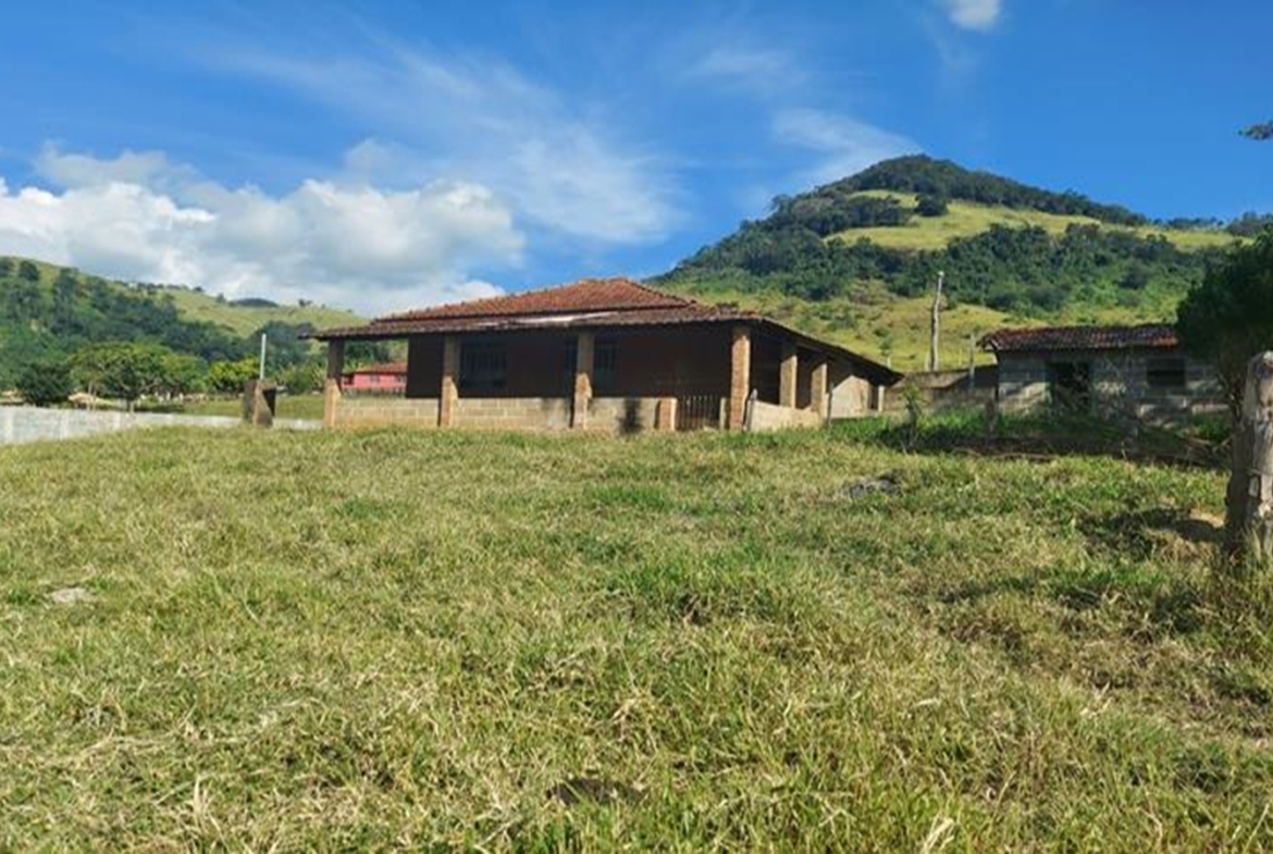 Terreno a 2km da Cachoeira com 2000 m² a Venda em Cambuí MG