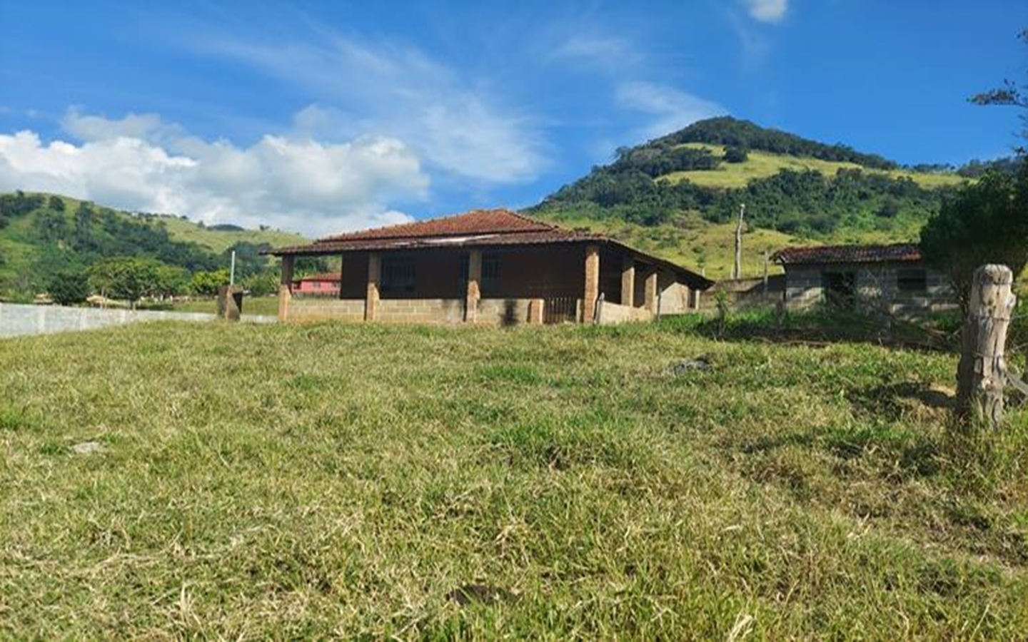 Terreno a 2km da Cachoeira com 2000 m² a Venda em Cambuí MG Cód. 1688 (5) Terreno a 2km da Cachoeira com 2000 m² a Venda em Cambuí MG