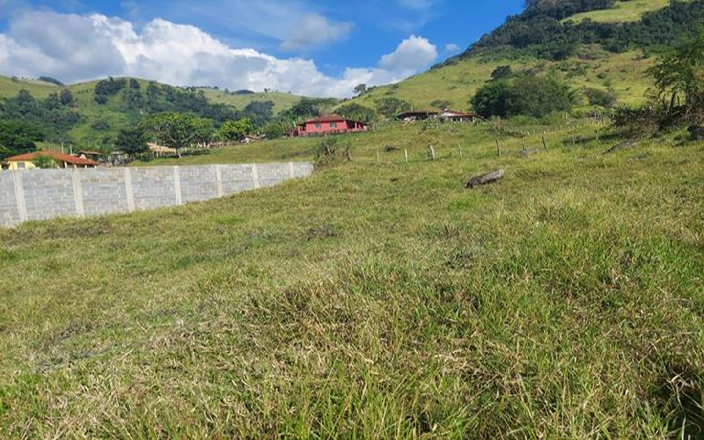 Terreno a 2km da Cachoeira com 2000 m² a Venda em Cambuí MG Cód. 1688 (7) Terreno a 2km da Cachoeira com 2000 m² a Venda em Cambuí MG