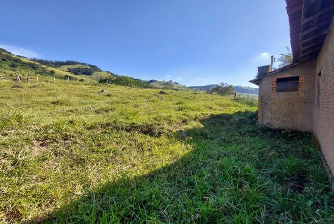 Terreno a 2km da Cachoeira com 2000 m² a Venda em Cambuí MG
