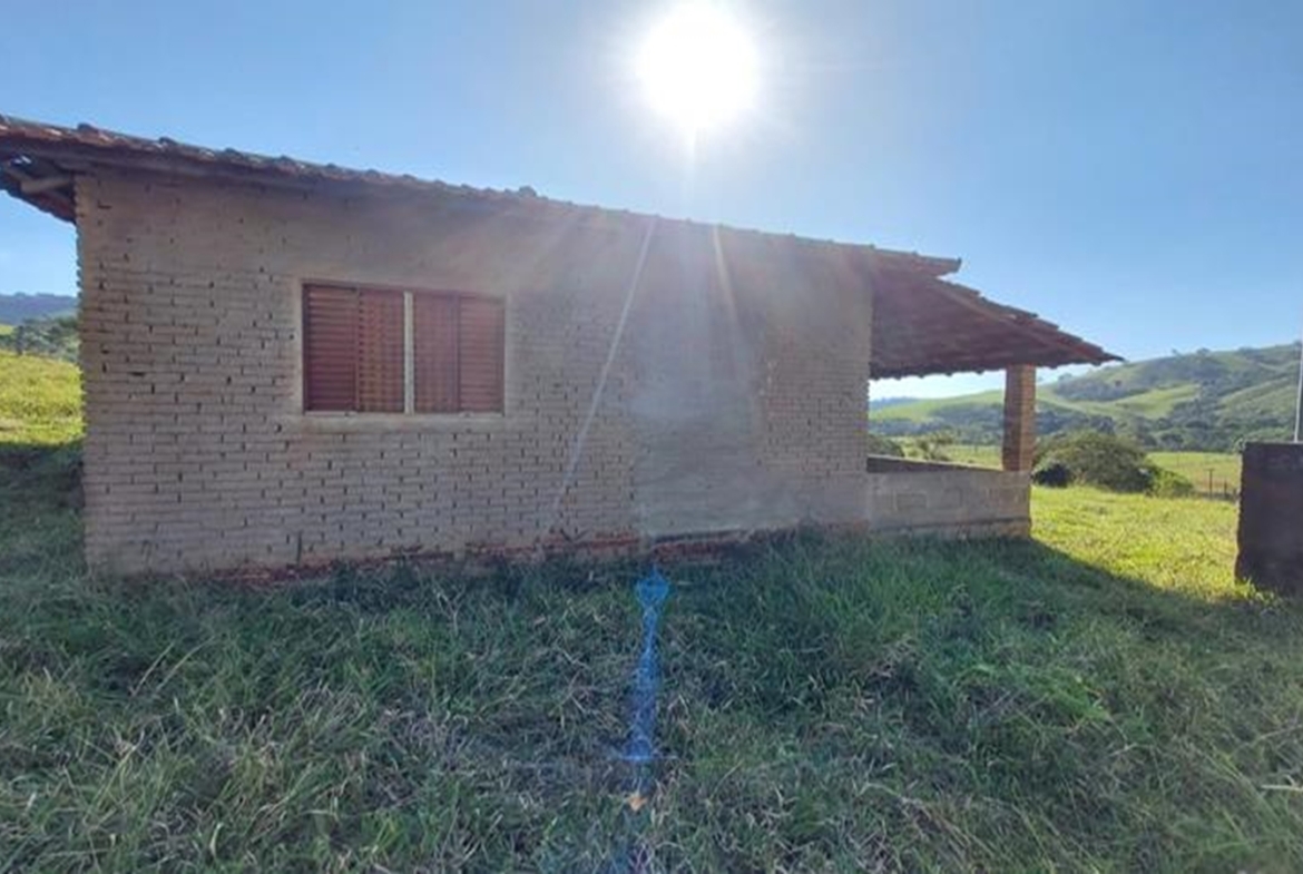 Terreno a 2km da Cachoeira com 2000 m² a Venda em Cambuí MG