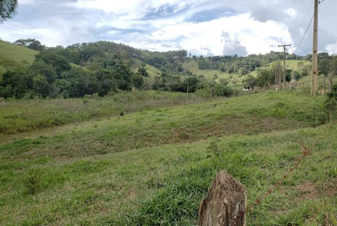 Terreno a venda no Córrego do Bom Jesus 800 metros da Pista