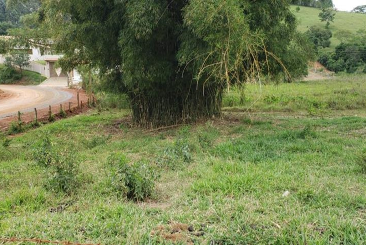 Terreno a venda no Córrego do Bom Jesus 800 metros da Pista