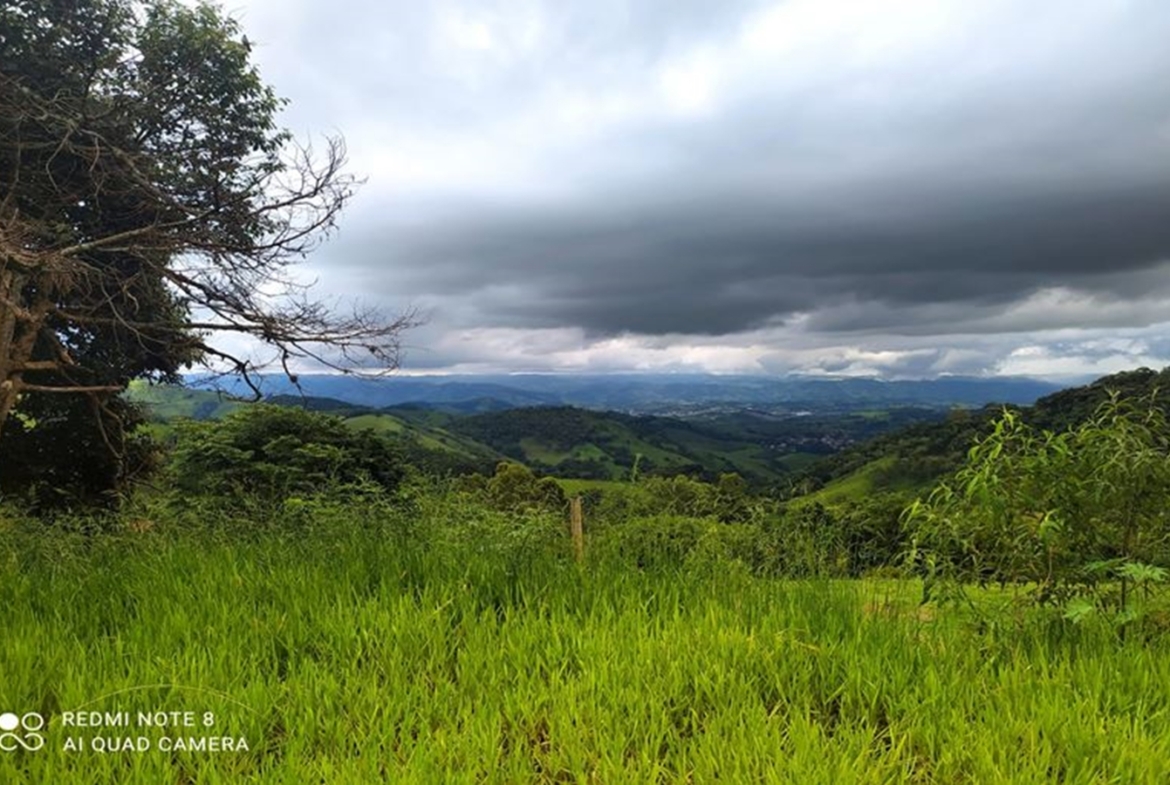 Terreno de 1.000 m² com vista a Venda no Córrego do Bom Jesus MG