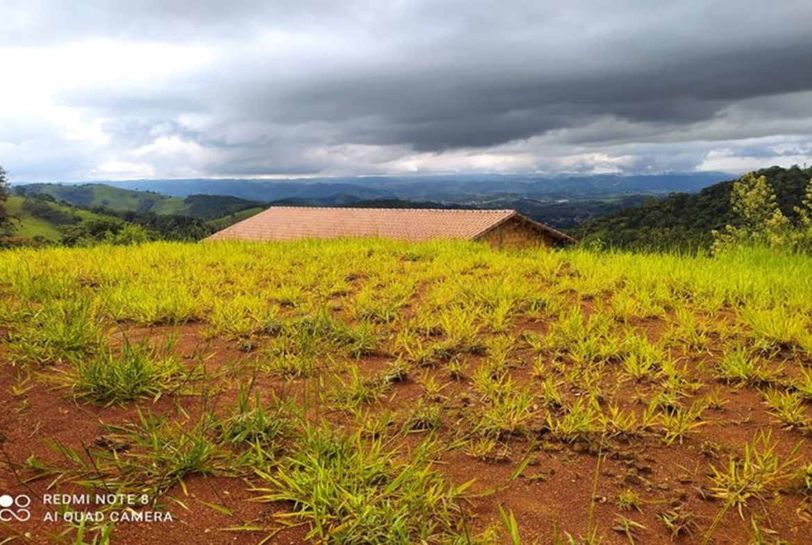 Terreno de 1.000 m² com vista a Venda no Córrego do Bom Jesus MG