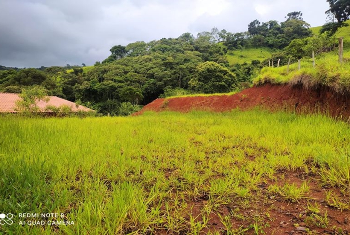 Terreno de 1.000 m² com vista a Venda no Córrego do Bom Jesus MG