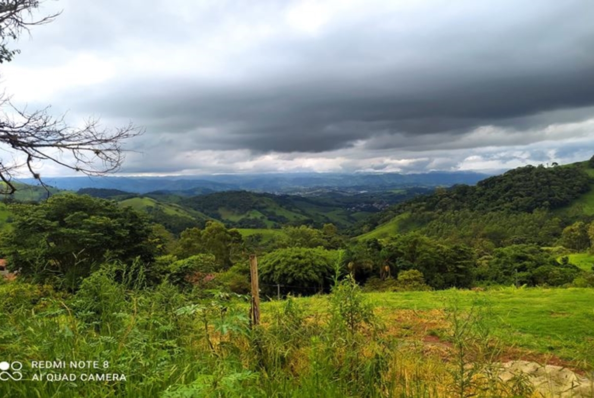 Terreno de 1.000 m² com vista a Venda no Córrego do Bom Jesus MG