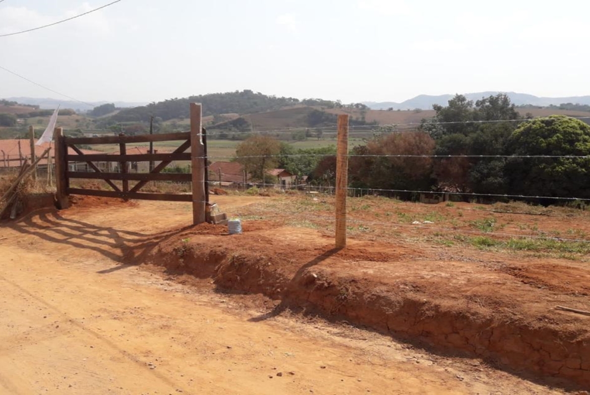 Terreno de 1.233 m² à Venda em Cambuí MG