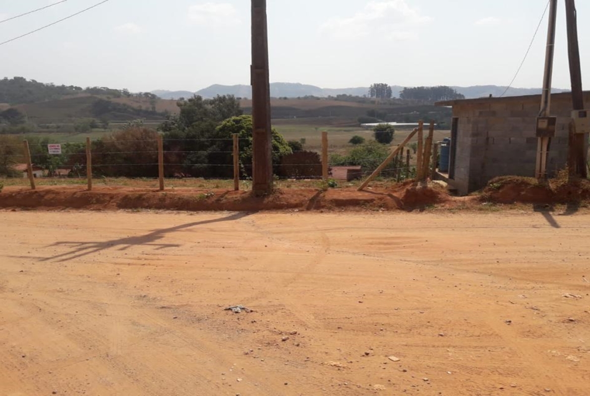 Terreno de 1.233 m² à Venda em Cambuí MG
