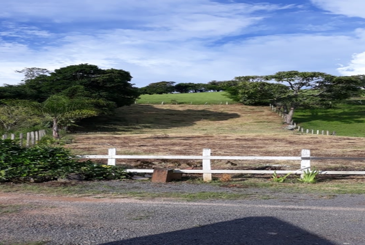 Terreno de 1480 m² dentro da área urbana