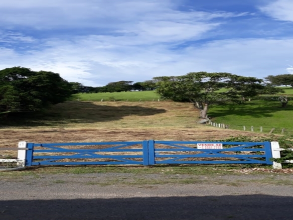 Terreno de 1480 m² dentro da área urbana
