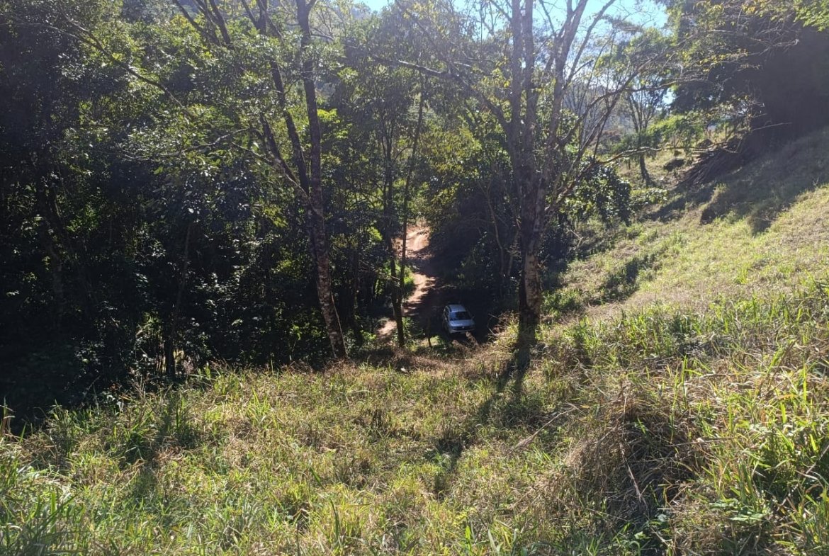 Terreno de 4,74 alqueires com Água Cristalina a Venda em Cambuí MG