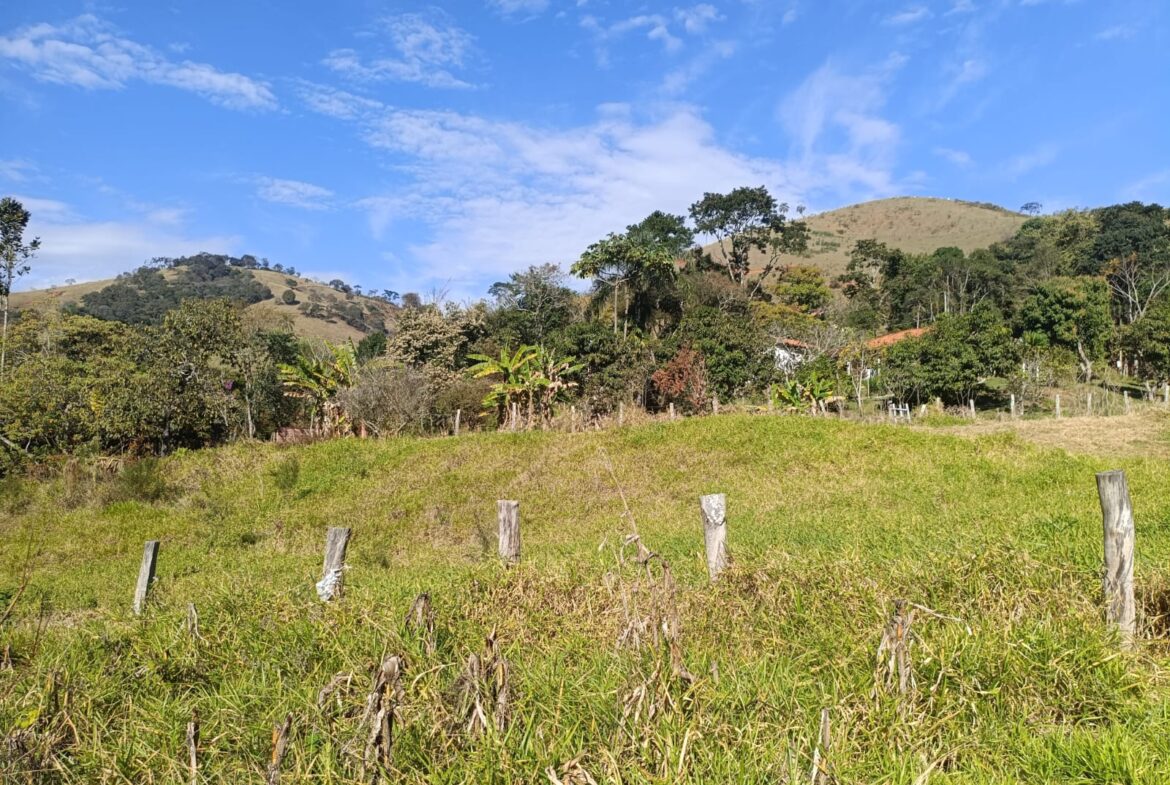 Terreno de 4000m² a Venda em Cambui MG apenas 6 km da cidade