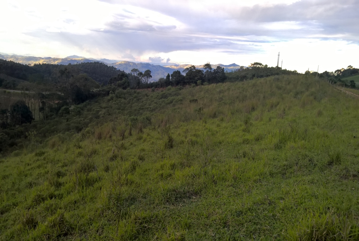 Terreno nas margens da Pista em Senador Amaral Vista 360º