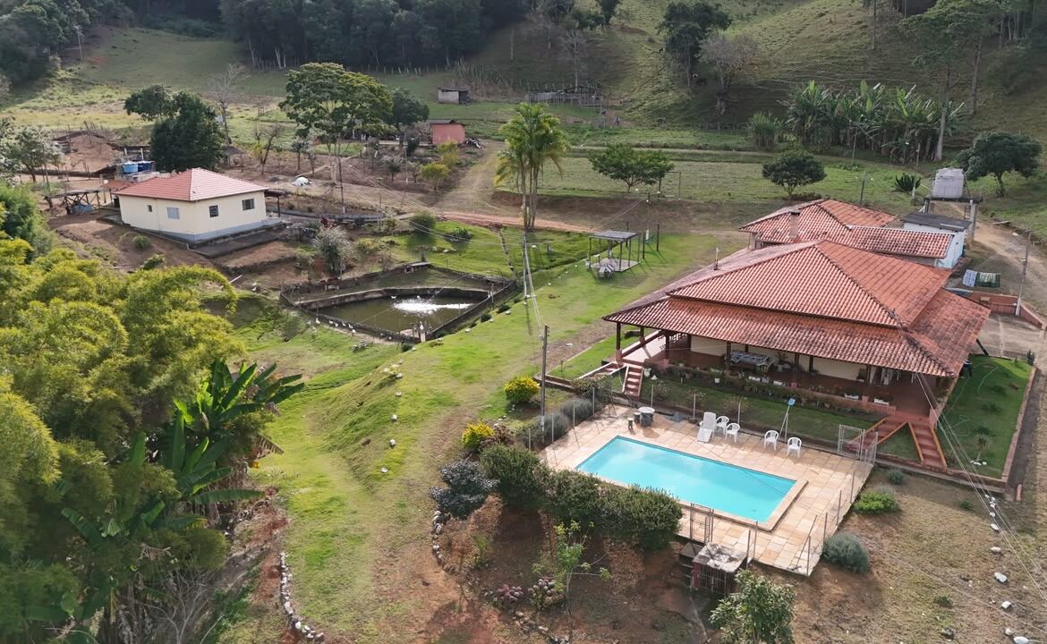 Sítio à venda com rio, cachoeira, piscina e 20,97 hectares em Cambuí MG