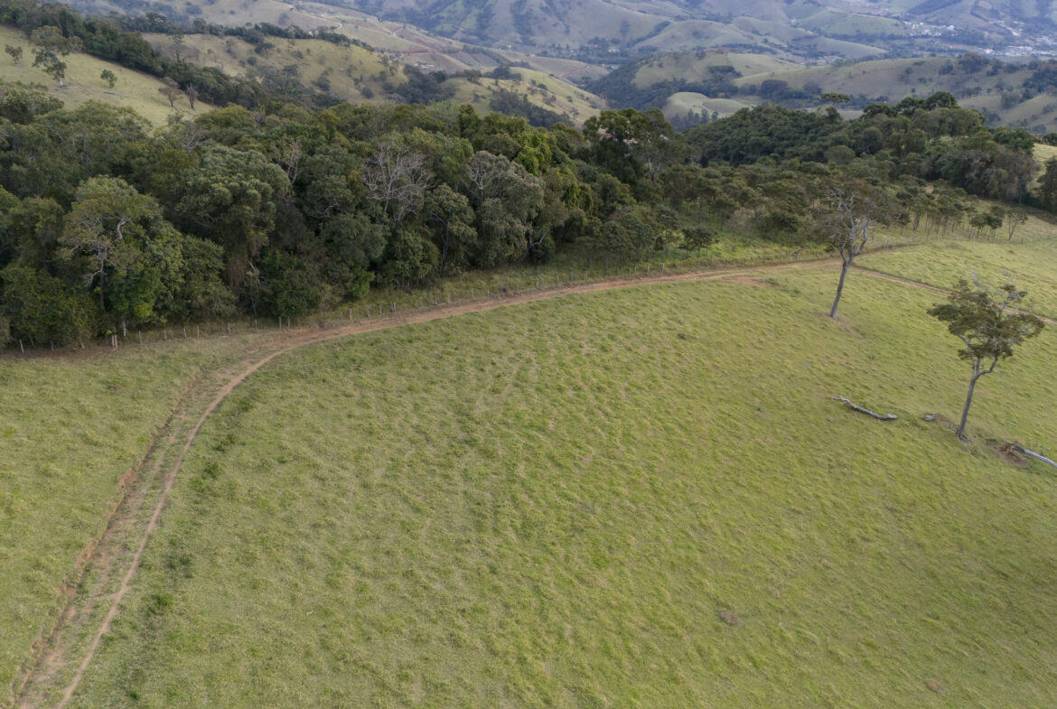 Imagem 02 do terreno à venda em Córrego do Bom Jesus/MG — cód. 2526
