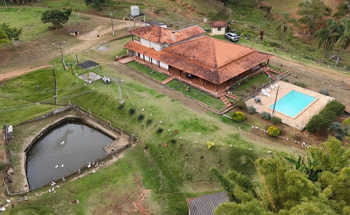 Sítio à venda com rio, cachoeira, piscina e 20,97 hectares em Cambuí MG