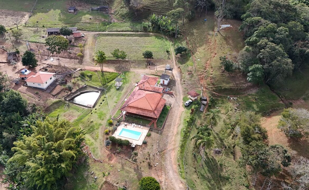 Sítio à venda com rio, cachoeira, piscina e 20,97 hectares em Cambuí MG