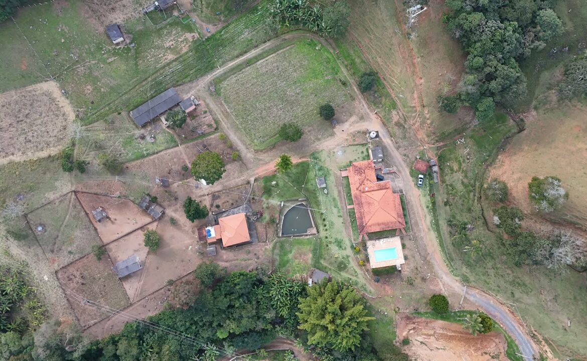 Sítio à venda com rio, cachoeira, piscina e 20,97 hectares em Cambuí MG
